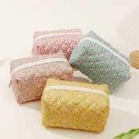 Trousse de maquillage de voyage en coton écologique avec logo personnalisé trousse de maquillage matelassée à motif floral avec fermeture éclair de grande contenance et fleur rose