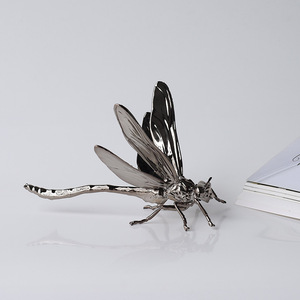 Mode Offre Spéciale Lumière De Luxe En Métal Insecte Ornements Salon Bureau Bureau Or Beetle Fer Décoration - Product Image 5