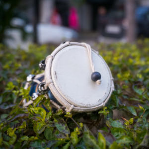 Instrument de musique Damru traditionnel fait à la main, idéal pour la musique folklorique et spirituelle de dévotion aux prix de gros - Product Image 5
