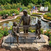 Statue en bronze antique de Mark Twain avec un groupe d'enfants sur un banc de parc, sculpture en bronze