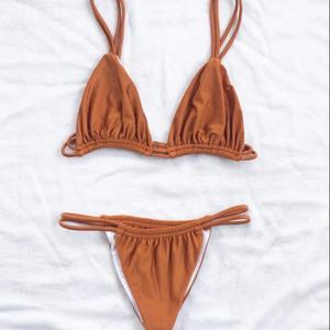 Bikini de una pieza con logo personalizado al por mayor, estampado frontal, traje de baño, ropa de playa, triángulo, tiras, fruncido, corte en V, conjunto de tela - Product Image 1