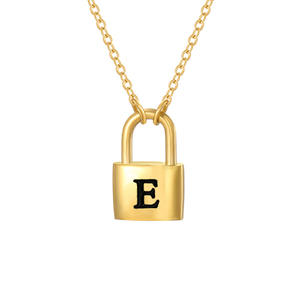 Collana pendente in acciaio inossidabile con collana con lucchetto <span class=keywords><strong>d</strong></span>'<span class=keywords><strong>amore</strong></span> con design della personalità lettera incisa all'ingrosso