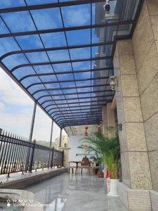 Serre moderne en verre Low-E avec toit polygonal à haute transparence, solution complète en ligne, maisons en verre techniques - Product Image 5