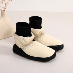 Bottes d'échauffement bon marché Bottes de neige pour femmes Ballet Dance Winter Bottes de neige courtes pour femmes Bottes de neige d'hiver en laine Ballerina pantoufles - Product Image 5