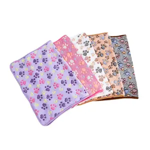 Großhandel Classic Cute Paw Print Korallen vlies Pet Throw Blanket Wasch bare Hunde matratze Weiche warme Schlaf matte für Hunde Katze