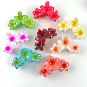 Venta al por Mayor de Pinzas de Pelo Grandes con 3 Flores de Color Degradado Hawaiano, Pinza de Pelo Grande con Plumeria para Mujeres - Product Image 2