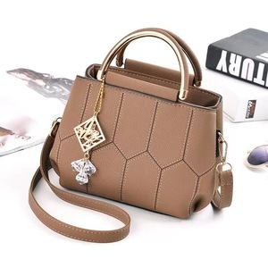 Borse e Borsette Firmate di Tendenza, Borse a Spalla da Donna di Design, Borse a Tracolla di Lusso con Logo Personalizzato - Product Image 5