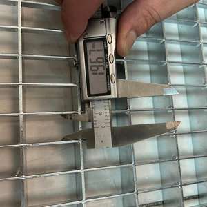 Grille <span class=keywords><strong>en</strong></span> alliage d'aluminium <span class=keywords><strong>en</strong></span> acier inoxydable pour toiture, bâtiment extérieur, applications murales industrielles, revêtement laminé à froid - Product Image 6