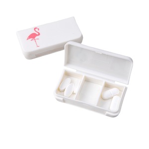 Mini boîte à pilules portable à 3 compartiments, étui de rangement pour médicaments de voyage avec couvercle à motif de dessin animé pour un usage quotidien - Product Image 5