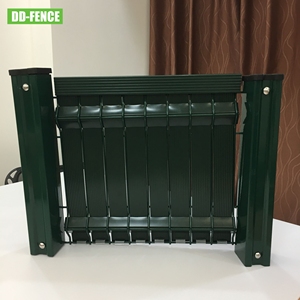Clôture de jardin en <span class=keywords><strong>PVC</strong></span> <span class=keywords><strong>rigide</strong></span> à lattes 3D en forme de V avec revêtement en poudre <span class=keywords><strong>pour</strong></span> route, maison, villa, école, terrain de jeu, parc, usine - Product Image 4