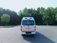 Nouvelle ambulance médicale FOTON, prix d'usine, 4x2, manuelle, essence, EURO 5, rouge + blanc, équipement médical, 3-8 m, lumières et sirène d'urgence