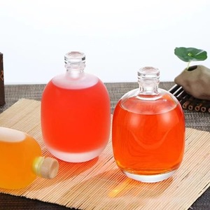 Nuove Bottiglie in Vetro Smerigliato Sferiche da 250ml e 500ml con Tappo in Sughero, Design Accattivante - Product Image 3