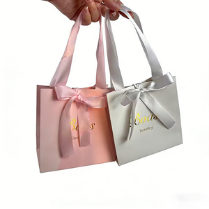 Sacs en papier rose de luxe avec poignée, personnalisés avec logo de marque, pour la promotion, la vente au détail de vêtements, les cadeaux, les achats et les bijoux. - Product Image 2