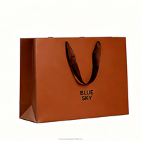 Sacs en papier écologiques de luxe mats colorés en gros avec logo personnalisé pour bougies, vêtements, artisanat, chaussures, chaussettes, emballage et gaufrage