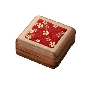 Caja de Joyería de Madera Estilo Chino Cody FA2023112304, Nogal Negro con Bordado y Cierre Magnético, 10.7x10.7x4.5cm - Product Image 3