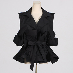 เสื้อเชิ้ตแฟชั่นผู้หญิงคอวี แขนกุด แต่งระบายผ้าต่อกัน ร้อยเชือก ดีไซน์ใหม่สำหรับฤดูใบไม้ผลิและฤดูร้อน - Product Image 5