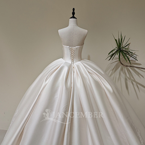 Robe de mariée longue en satin à col bateau, style classique moderne LY166, avec volants en dentelle, appliques en cristal, robe florale pour femmes - Product Image 4