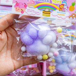 Jouet à presser anti-stress, jouet souple de décompression, simulation exquise de patte de chat mignonne pour enfants et adultes - Product Image 4