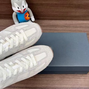 Zapatillas de lona de diseño modernas y transpirables con forro de malla y cordones, ideales para actividades deportivas y caminatas informales. - Product Image 5