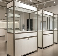 Vitrine de musée GZowin en acier premium, vitrine sur pied entièrement vitrée avec éclairage LED, design durable et personnalisable pour objets d'art