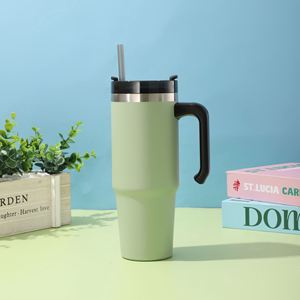 Vente en gros : Gobelet isotherme de voiture en acier inoxydable de 20 oz avec poignée et accessoire paille - Product Image 3