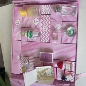 Caja Misteriosa Navideña de 24 Días con Perfumes en Miniatura, Fragancias de Lujo, Colonia, Perfume Árabe, Set de Perfumes en Miniatura - Product Image 4