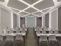 Table de formation et de conférence pliable de style moderne, facile à assembler, avec plateau en mélamine et structure métallique pour bureaux, ateliers et postes de travail