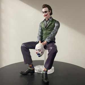 Modèle en PVC fait à la main de Heath Ledger en costume de clown de Suicide Squad, en position assise, pour ornement de voiture pour garçons - Product Image 2