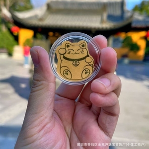 โทรศัพท์มือถือแมนเอกิเนโกะสีทอง พร้อมสติกเกอร์แบบแผ่นเรียบและแบบฟอยล์ในสไตล์เดียวกันกับของที่ระลึกงานอีเวนต์ของบริษัท - Product Image 2