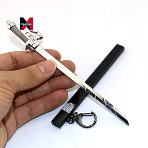 Llavero de Metal de 17 cm de <span class=keywords><strong>Ataque</strong></span> <span class=keywords><strong>a</strong></span> <span class=keywords><strong>los</strong></span> <span class=keywords><strong>Titanes</strong></span>, Espada del Regimiento Explorador, Arma de Eren Jaeger, Llavero de Anime al por Mayor - Product Image 5