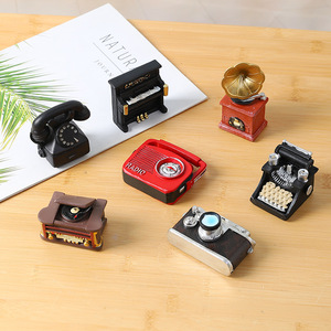 Ornements miniatures rétro en résine Mystic Arts : téléphone, appareil photo, piano, machine à écrire, radio – décorations pour la maison et le <span class=keywords><strong>meuble</strong></span> à vin - Product Image 2