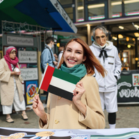 Drapeau à agiter des Émirats arabes unis en gros, 14x21cm, en polyester, mini bannière sur bâton pour la Fête nationale des EAU, pour célébrations