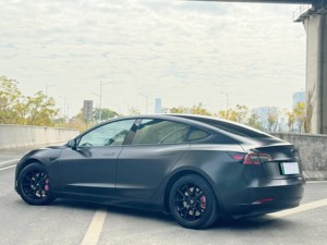 รถยนต์มือสอง <span class=keywords><strong>Tesla</strong></span> <span class=keywords><strong>Model</strong></span> <span class=keywords><strong>3</strong></span> <span class=keywords><strong>Standard</strong></span> <span class=keywords><strong>Range</strong></span> <span class=keywords><strong>Plus</strong></span> ปี <span class=keywords><strong>2021</strong></span> ขับเคลื่อนล้อหลัง ระบบไฟฟ้า 4 ประตู 5 ที่นั่ง ลดราคาพิเศษ - Product Image 4
