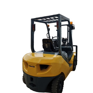 Montacargas Diésel Komatsu FD20 de 2 y 3 Toneladas con Desplazador Lateral Hidráulico y Neumáticos Sólidos, la Mejor Relación Calidad-Precio - Product Image 1