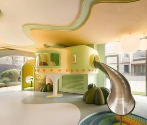 Équipement de jeux d'intérieur et d'extérieur commercial pour enfants, tout-petits et bébés avec piscine à balles, labyrinthe et jeux de rôle - Product Image 1