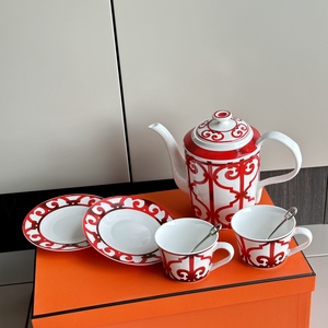 Fabricants vendent directement des ensembles de café de luxe nordiques et des ensembles de thé en porcelaine rouge - Product Image 2