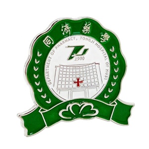 Insignes scolaires en émail souple en métal avec logo personnalisé en gros Émail en vrac Étudiants en <span class=keywords><strong>médecine</strong></span> Épingle uniforme Broche de poitrine Insigne magnétique - Product Image 1