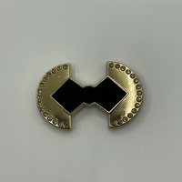 Accessoires de couture personnalisés pour vêtements : Plaques métalliques émaillées noires avec contour en nœud de cristal et bordure dorée polie écologique