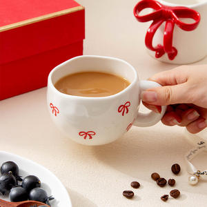 Taza de Café de Cerámica Hecha a Medida de 280 ml con Diseño de Lazo Rojo, Taza de Regalo para Parejas - Product Image 3