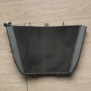 Réservoir d'eau de refroidissement de radiateur en aluminium de moto XXUN pour Suzuki GSXR1000 K5 2005 <span class=keywords><strong>2006</strong></span> <span class=keywords><strong>GSXR</strong></span> <span class=keywords><strong>1000</strong></span> K9 2009-2016 - Product Image 4