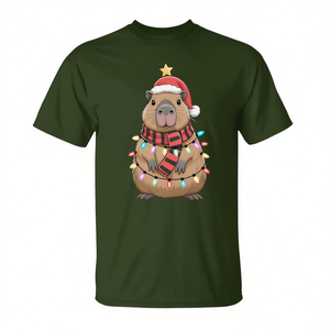 Camiseta Navideña con Gorro de Santa Capibara y Luces de Navidad, Regalo Festivo - Product Image 2
