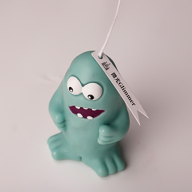 มีสีเขียวขุ่น