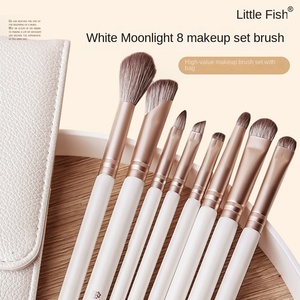 Little Fish 8 pièces ensemble de pinceaux de maquillage pour le visage avec cheveux synthétiques pinceaux super doux portables pour les outils de beauté anti-cernes ombre à paupières - Product Image 5