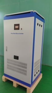 Armoire électrique 30 kW triphasée 380 V CA à onde sinusoïdale pure basse fréquence hors réseau - Product Image 2