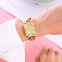 Montre à Bracelet à Quartz pour Femme Tendance, Créative et Polyvalente, Design Carré Creux Sertie de Diamants en Acier Inoxydable