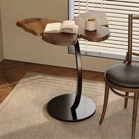 Table basse d'appoint en bois style moderne et épuré, avec motifs papillon, dotée de fonctionnalités combinées portables et décoratives pour la maison, le salon et la chambre.