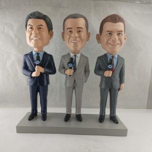 Exquis dynamique vibrant mignon personnage hôte personnalisé Bobble Head joyeux figurines en résine Unique drôle articles décoratifs de bureau - Product Image 6