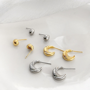 Petites boucles d'oreilles clous plaquées or 18 carats, résistantes à l'eau, pour femmes - Product Image 5