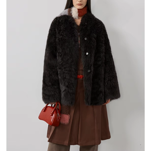 Cappotto invernale da donna in tinta unita all'ingrosso Tuscan mezzo rullo in tessuto leggermente rivestito in montone con fodera in Shearling - Product Image 2