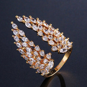 Anello Regolabile con Design ad Ali, Stile Creativo per Donne - Product Image 4